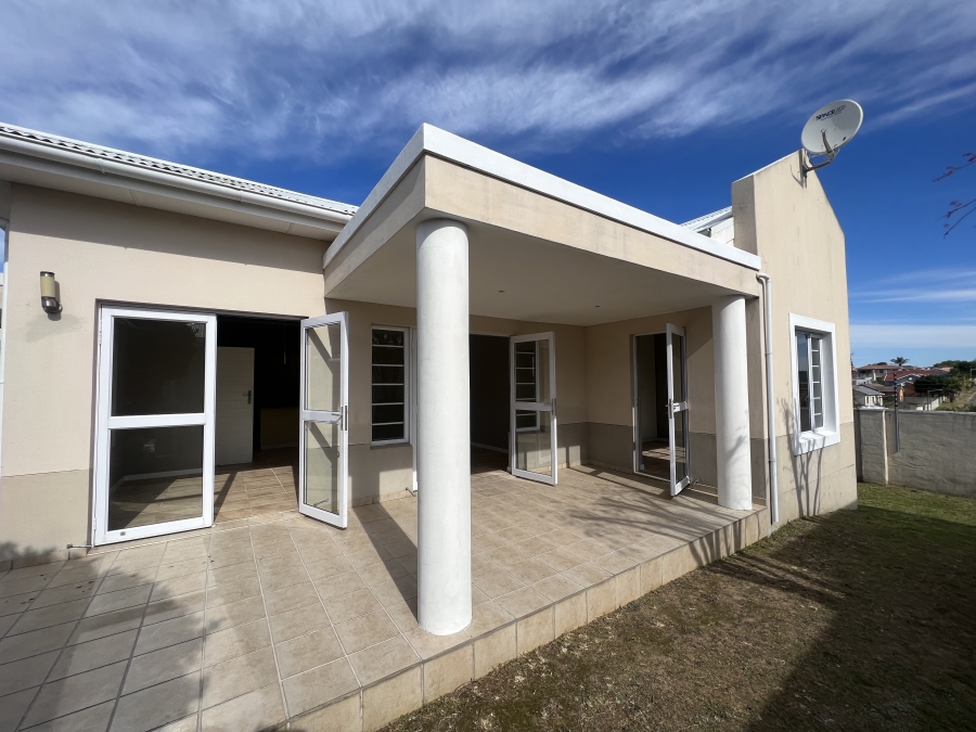 3 Bedroom Property for Sale in Beacon Bay Eastern Cape